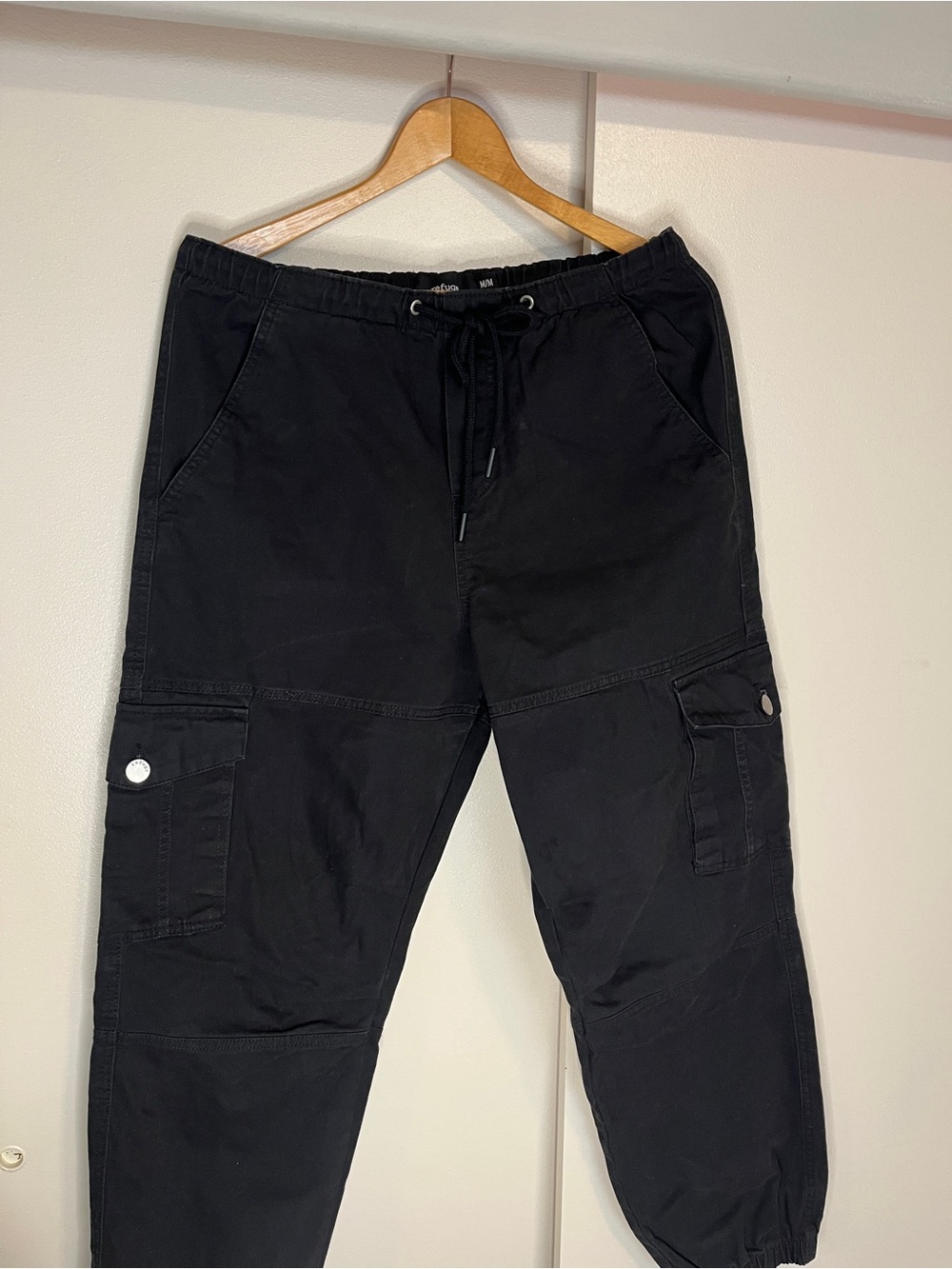 refuge Black Cargo Jogger Pants size medium - Picture 1 of 6